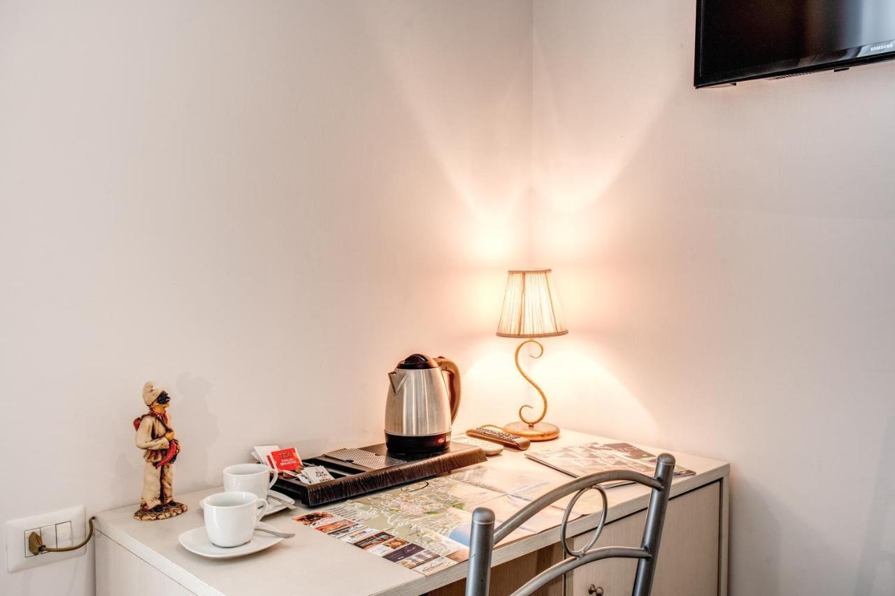 Guest house Napoli's Gold 4*