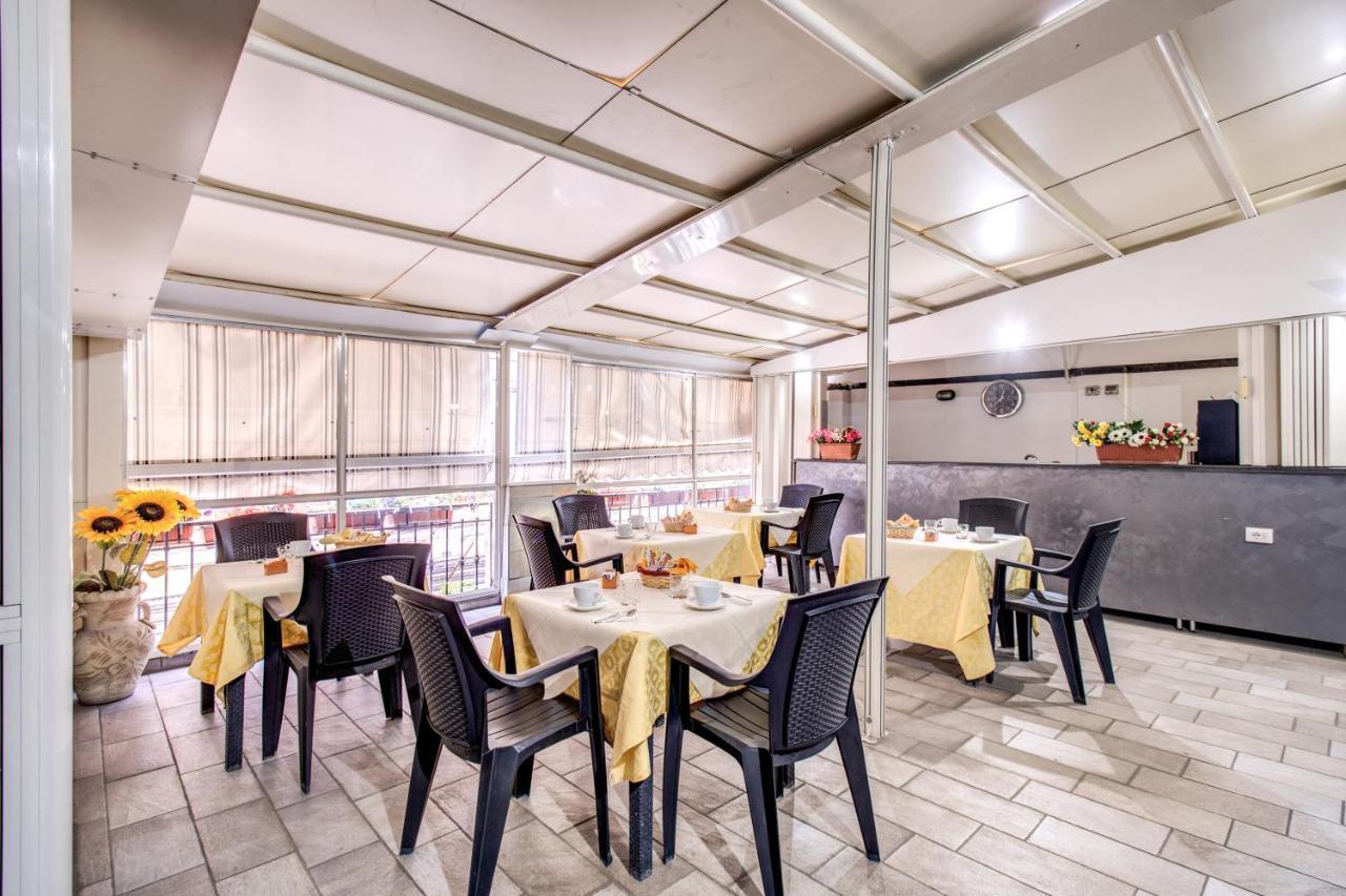 Guest house Napoli's Gold 4*