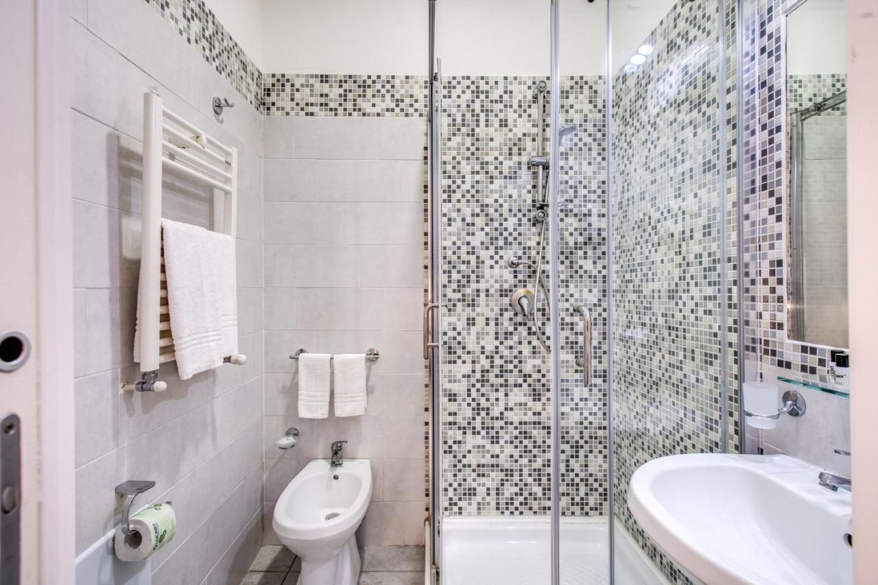 Guest house Napoli's Gold 4*