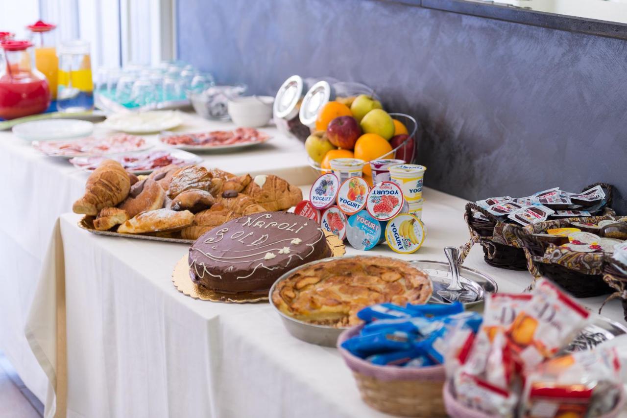 Guest house Napoli's Gold 4*