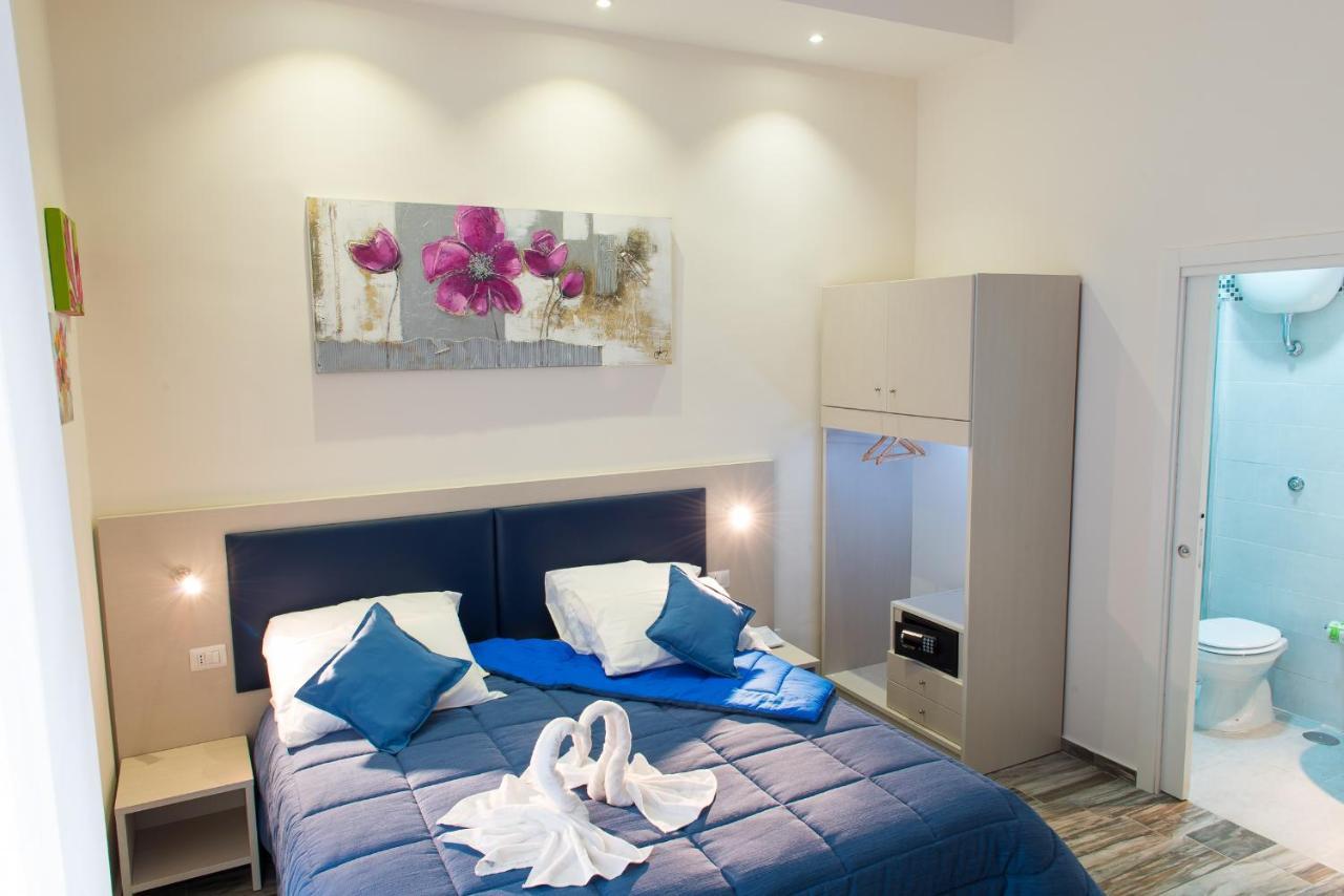 Napoli's Gold Guest house 4*