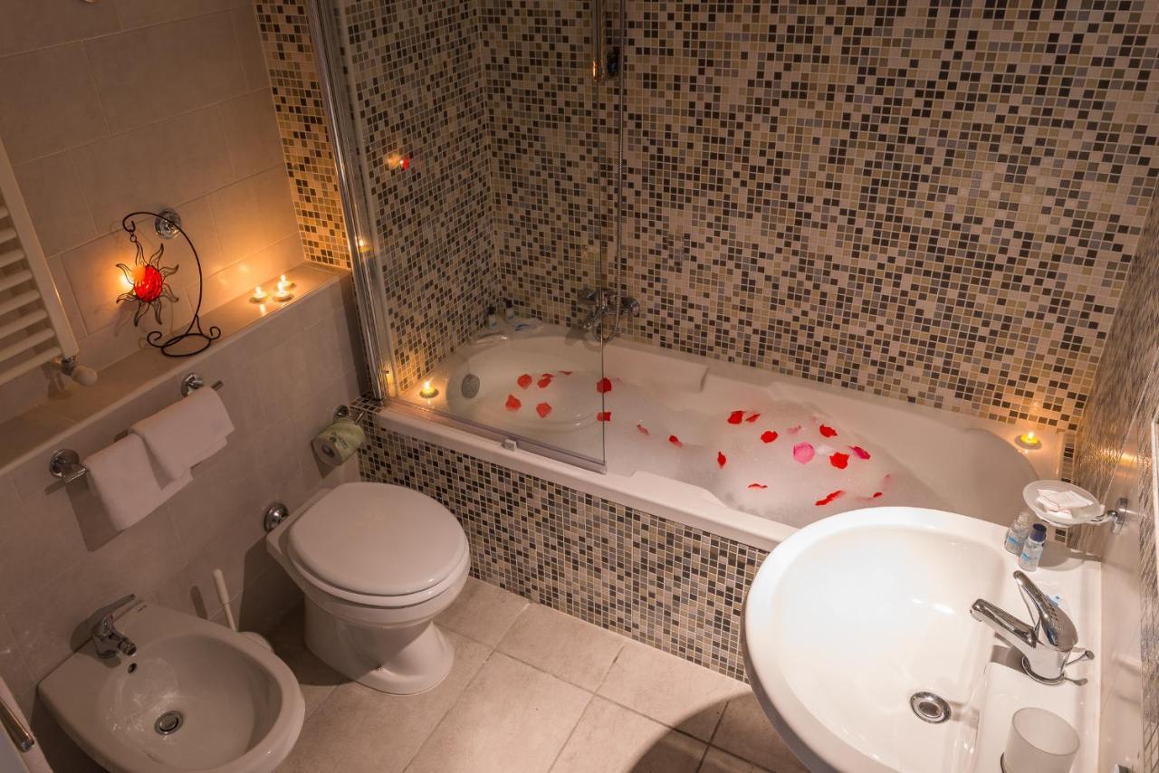 Guest house Napoli's Gold 4*